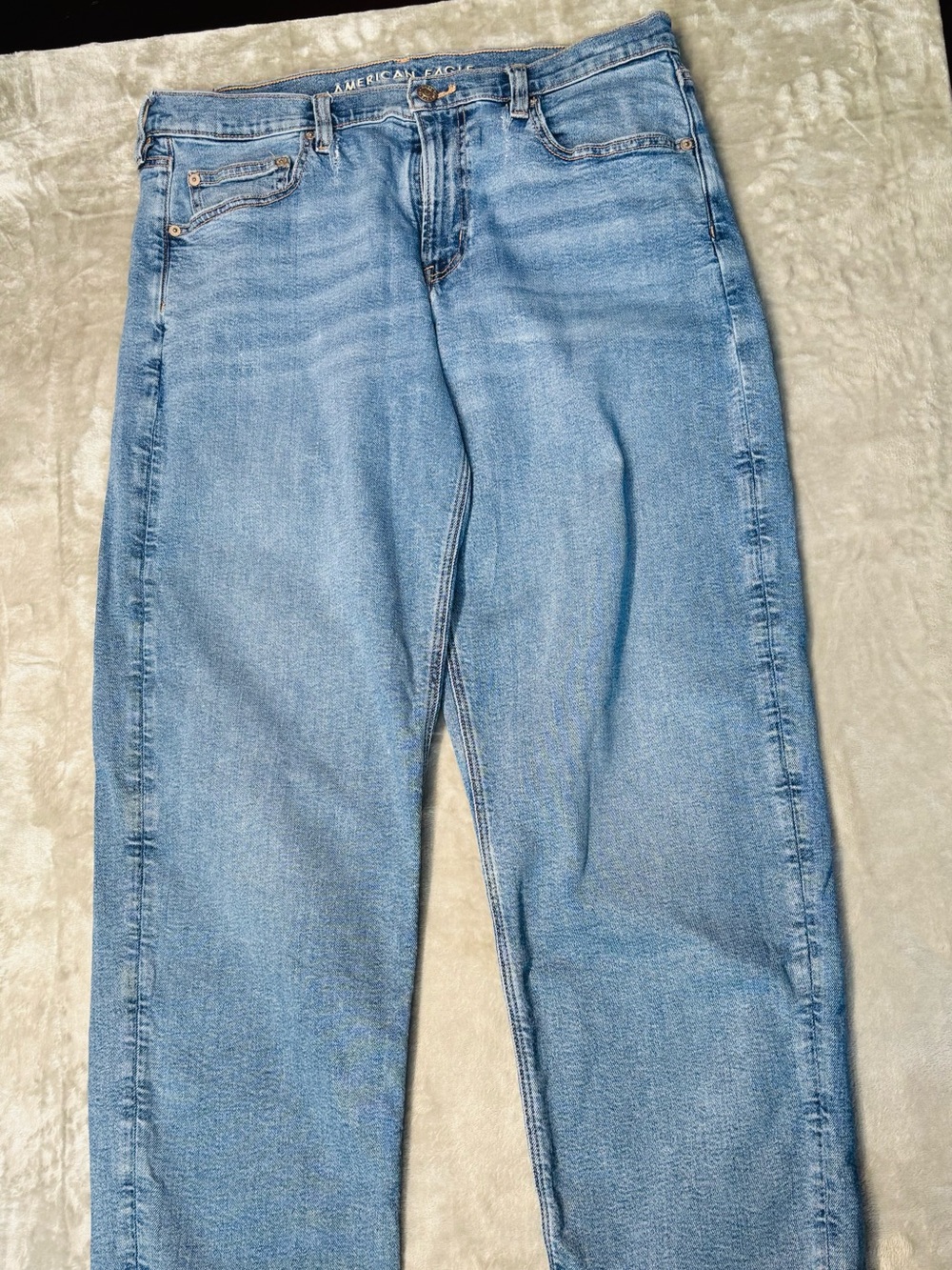 American Eagle Outfitters Light Wash Women’s Relaxed Jeans